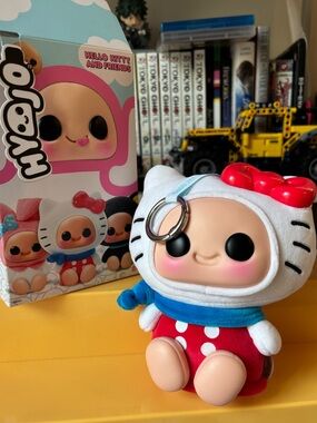 Hyojo Hello Kitty and Friends plush pendant- Hello Kitty